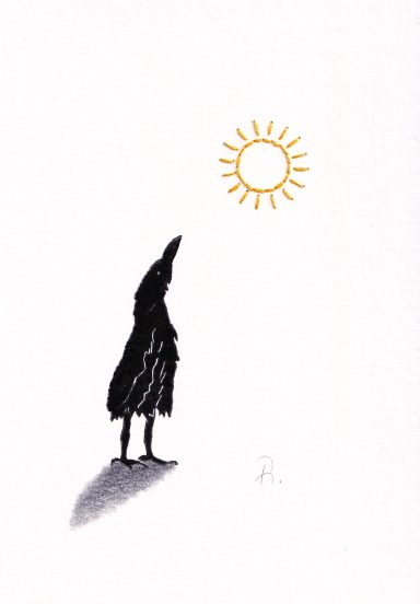 Eine schwarz gekleidete Figur steht unter einer Sonne auf hellem Hintergrund.