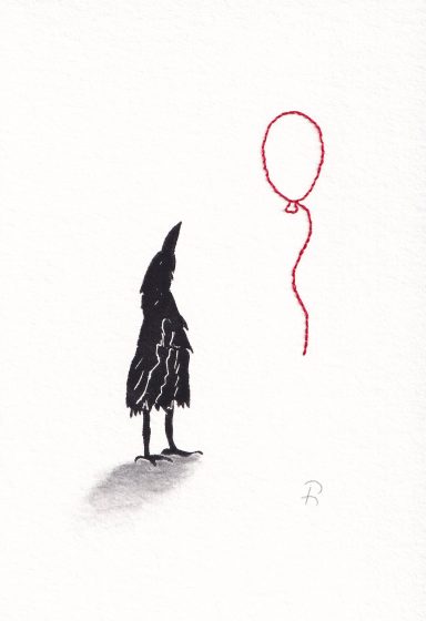Eine schwarze Figur mit einer spitzen Haube blickt auf einen roten Ballon.